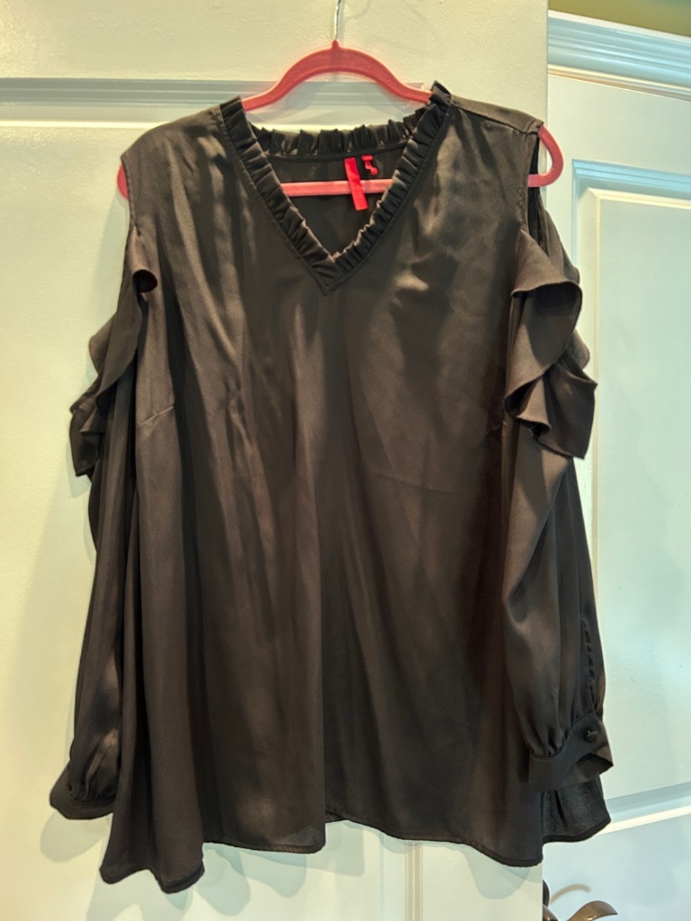 Cold-Shoulder Ruffle V-Neck Blouse in Black